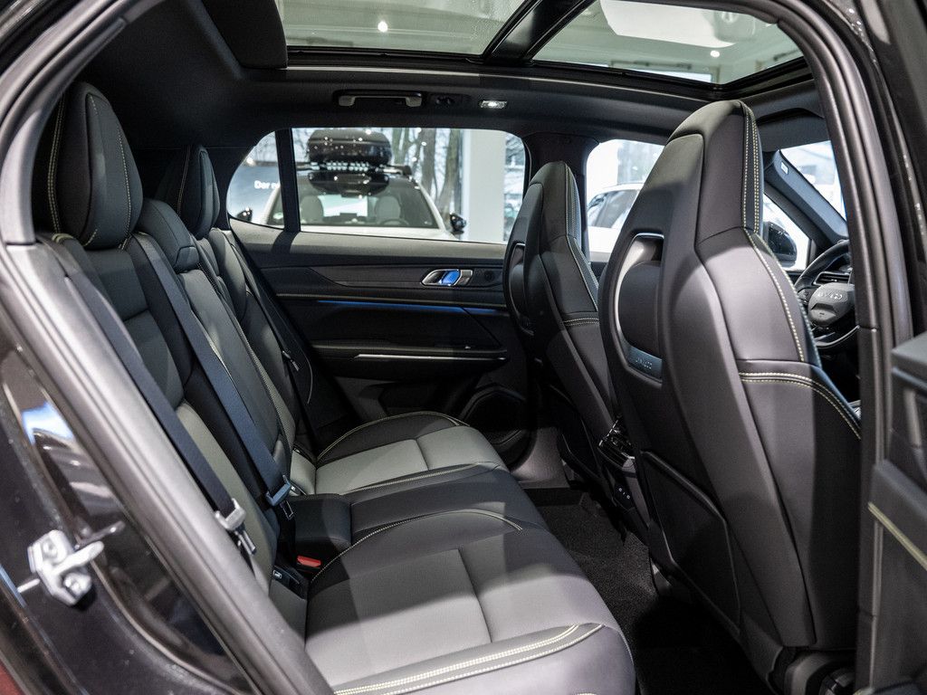 Lynk&Co 01 More PDC SHZ KAMERA NAVI W-LAN ACC LED PANO foto 6