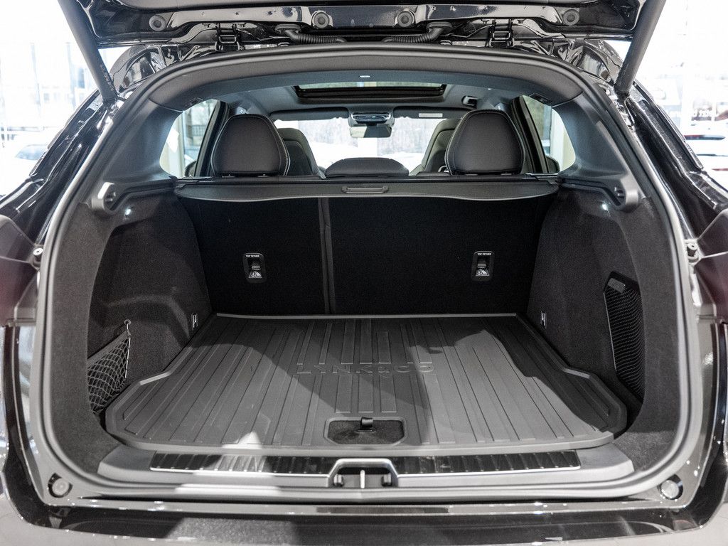 Lynk&Co 01 More PDC SHZ KAMERA NAVI W-LAN ACC LED PANO foto 8