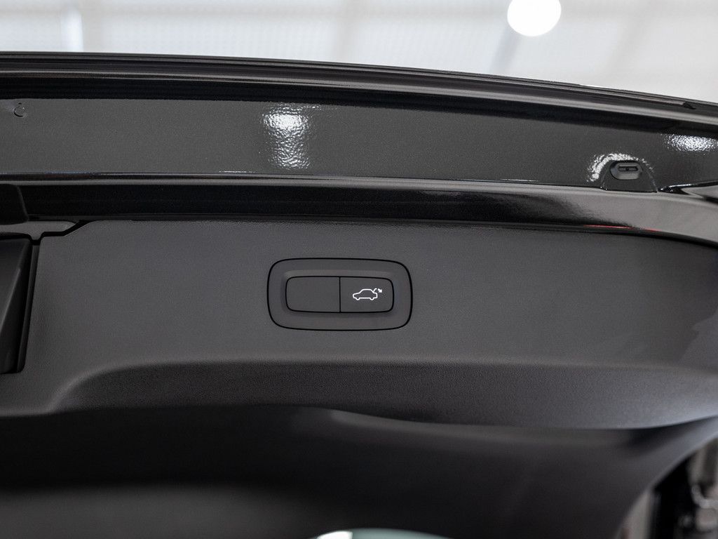 Lynk&Co 01 More PDC SHZ KAMERA NAVI W-LAN ACC LED PANO foto 9