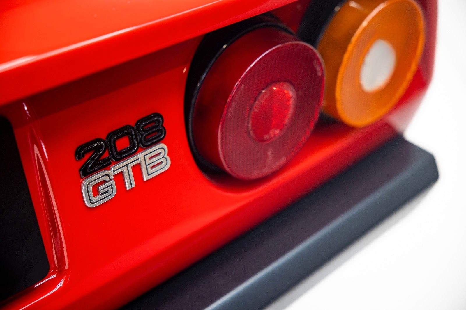 Ferrari 208 GTB foto 12