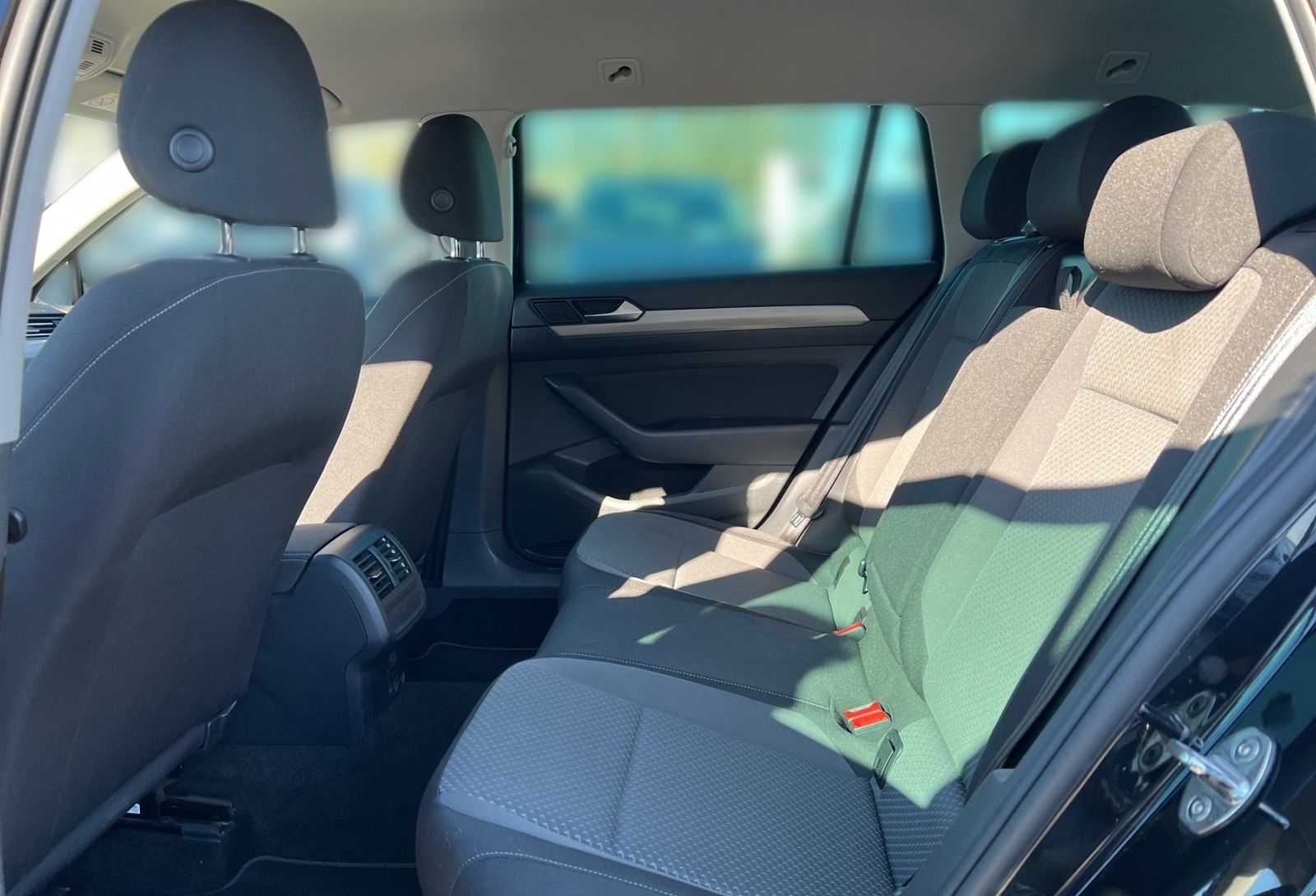 Volkswagen Passat Variant 2.0 TDI +AHK +LED +ACC +NAVI +SHZ foto 14