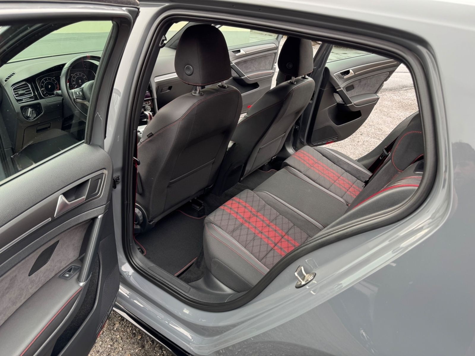 Volkswagen Golf VII DSG Lim. GTI TCR Akrapovic/H&R/Digital foto 15