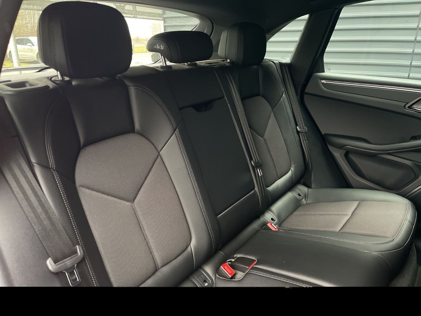 Porsche Macan Standheizung Surround View Luftfederung foto 14