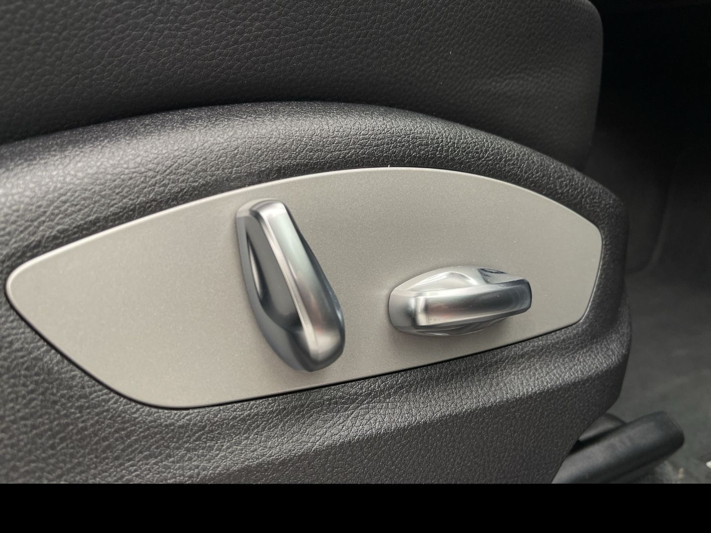 Porsche Macan Standheizung Surround View Luftfederung foto 15