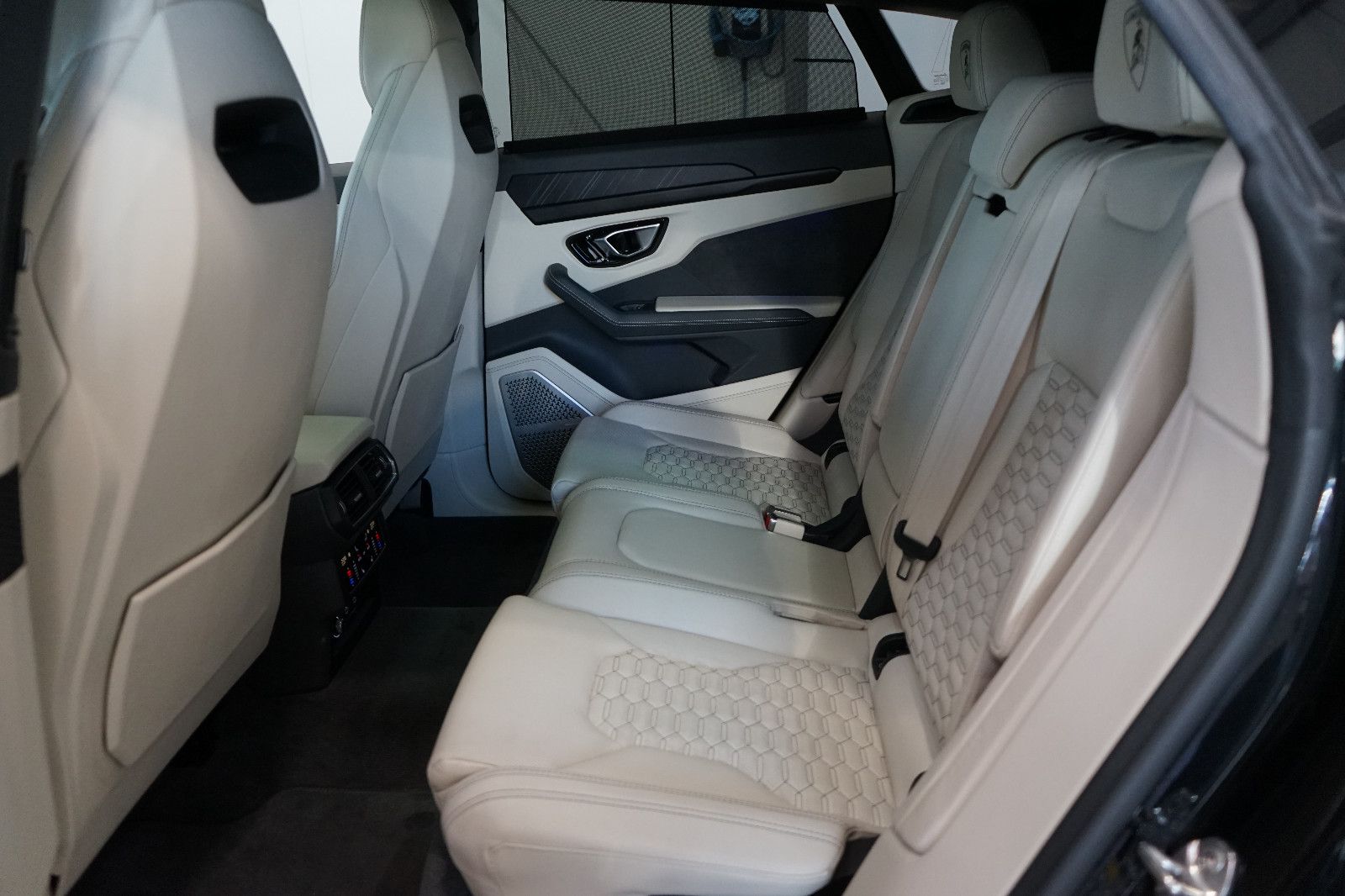 Lamborghini Urus 23"+Akrapovic+B&O+Panorama+Massage+Sitzkli. foto 17