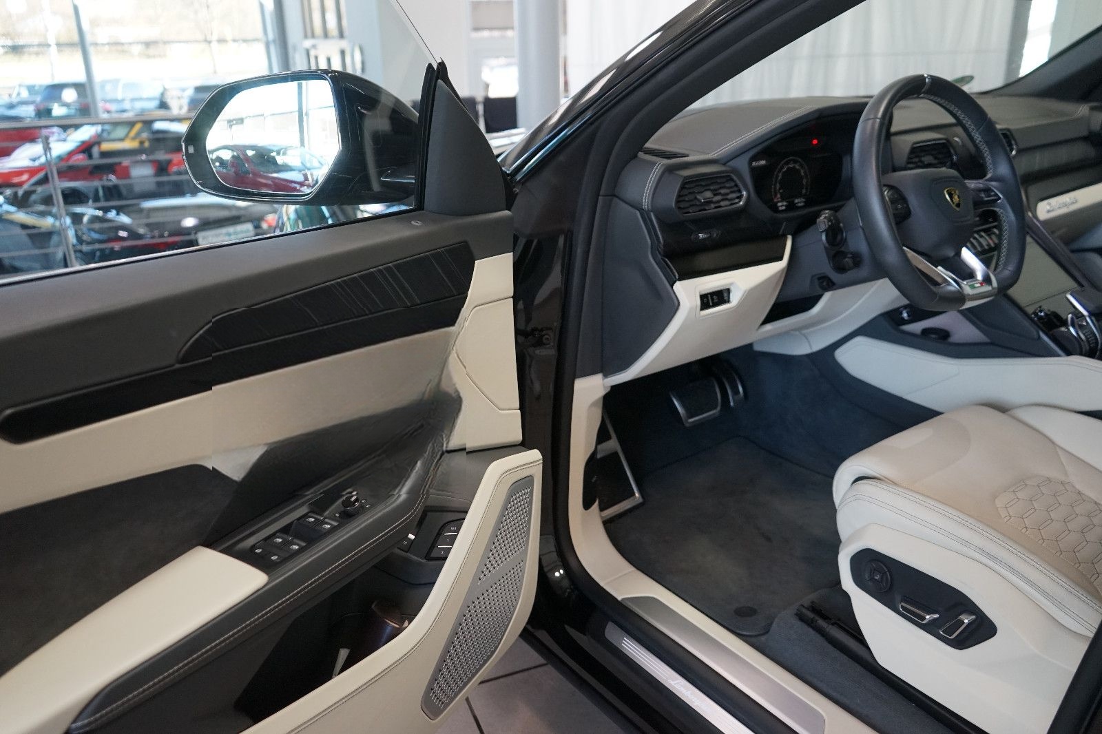Lamborghini Urus 23"+Akrapovic+B&O+Panorama+Massage+Sitzkli. foto 8