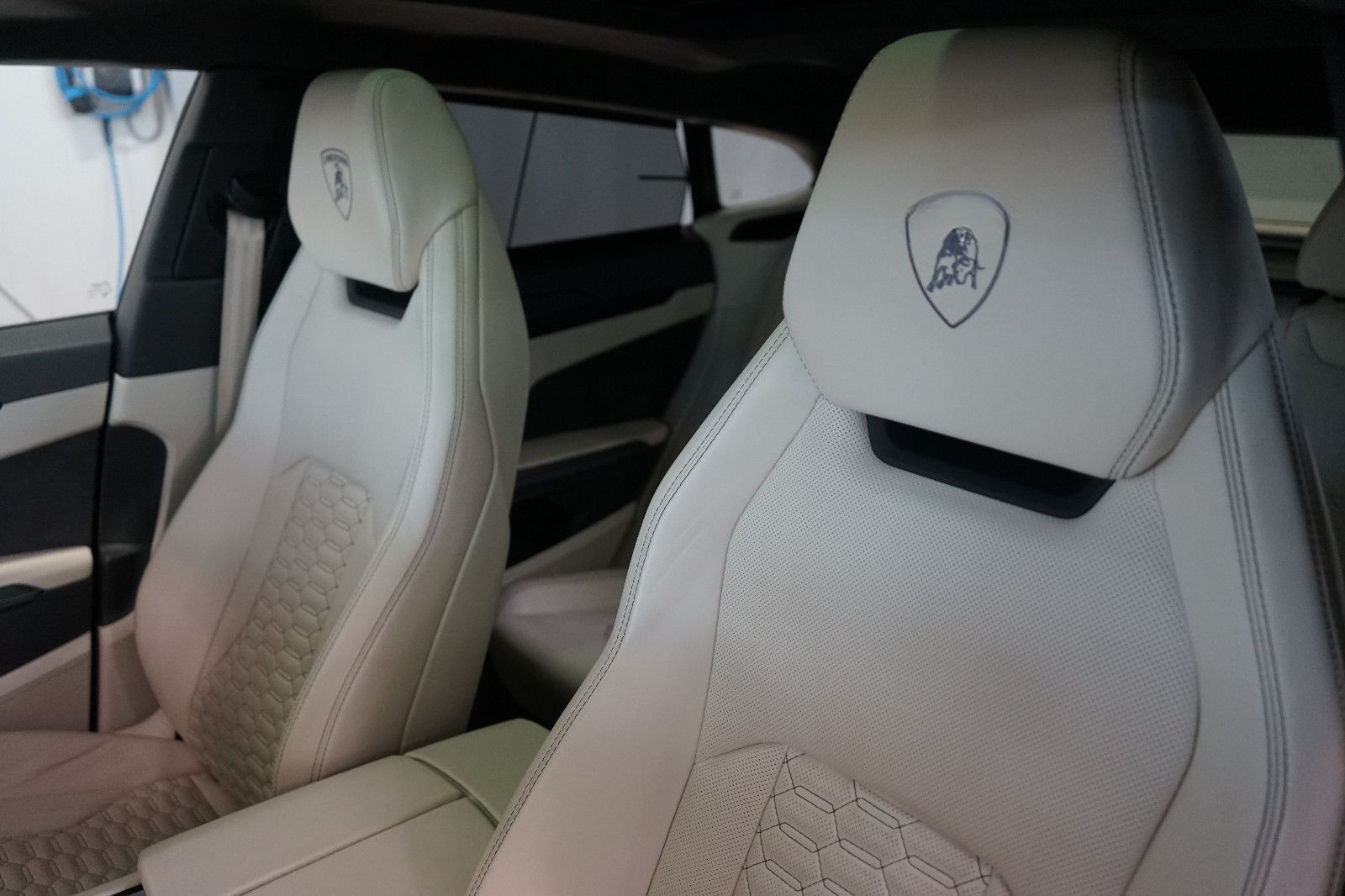 Lamborghini Urus 23"+Akrapovic+B&O+Panorama+Massage+Sitzkli. foto 10