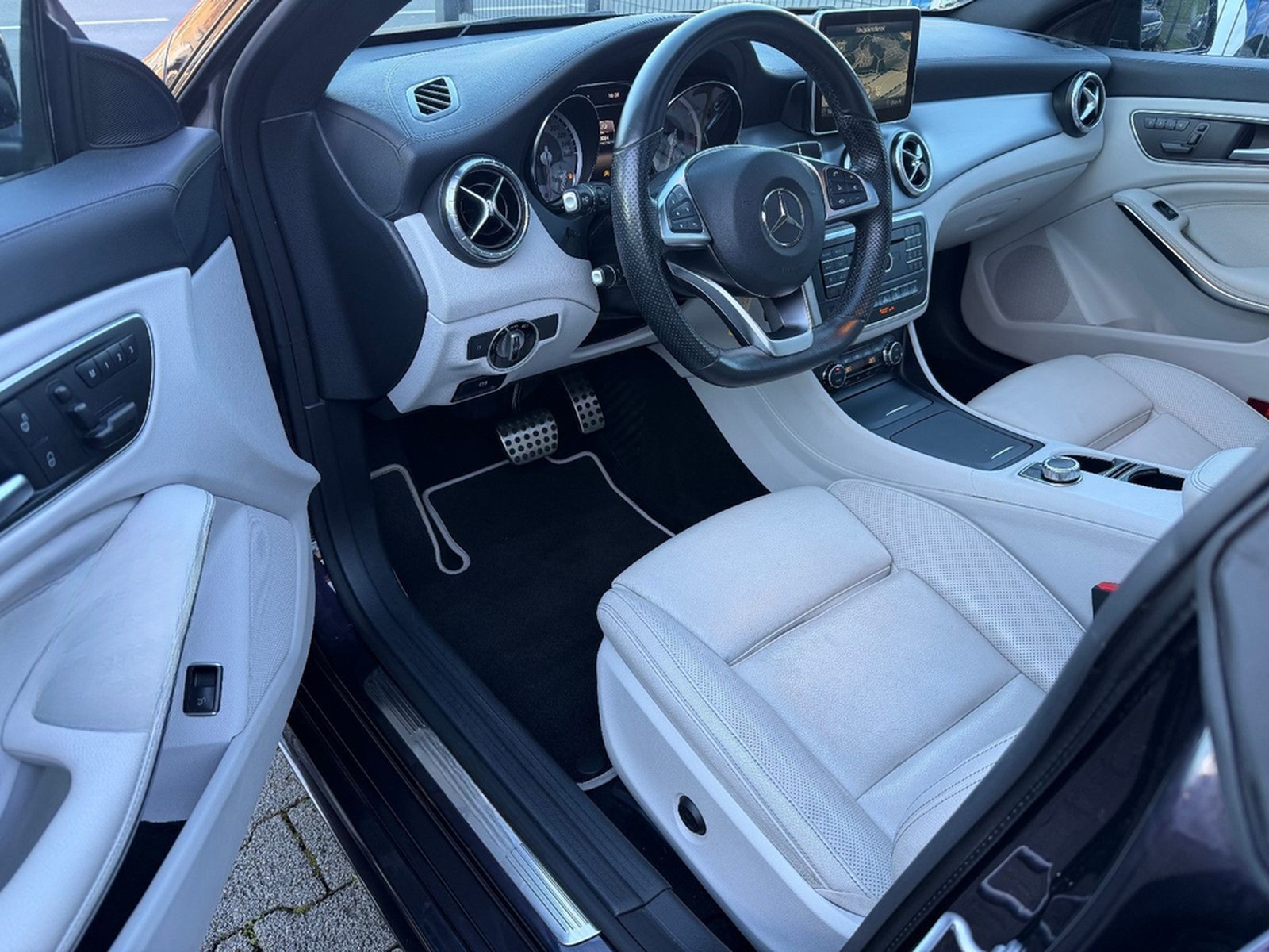 Mercedes-Benz CLA 250 SB 4Matic AMG-Line PANO/NAVI/NIGHT/R-KAM foto 25