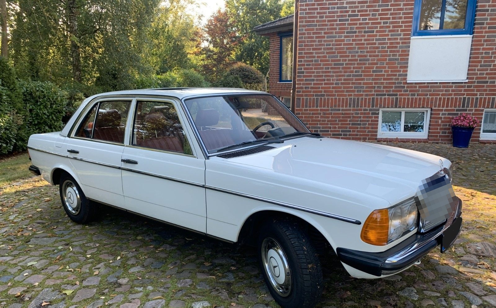 Mercedes-Benz W123 240D foto 2