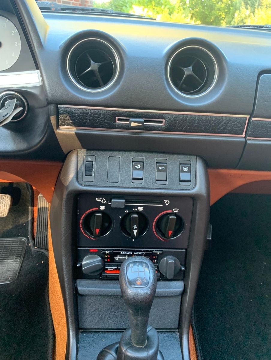 Mercedes-Benz W123 240D foto 11