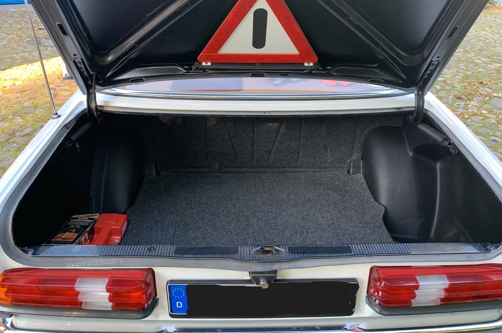 Mercedes-Benz W123 240D foto 12