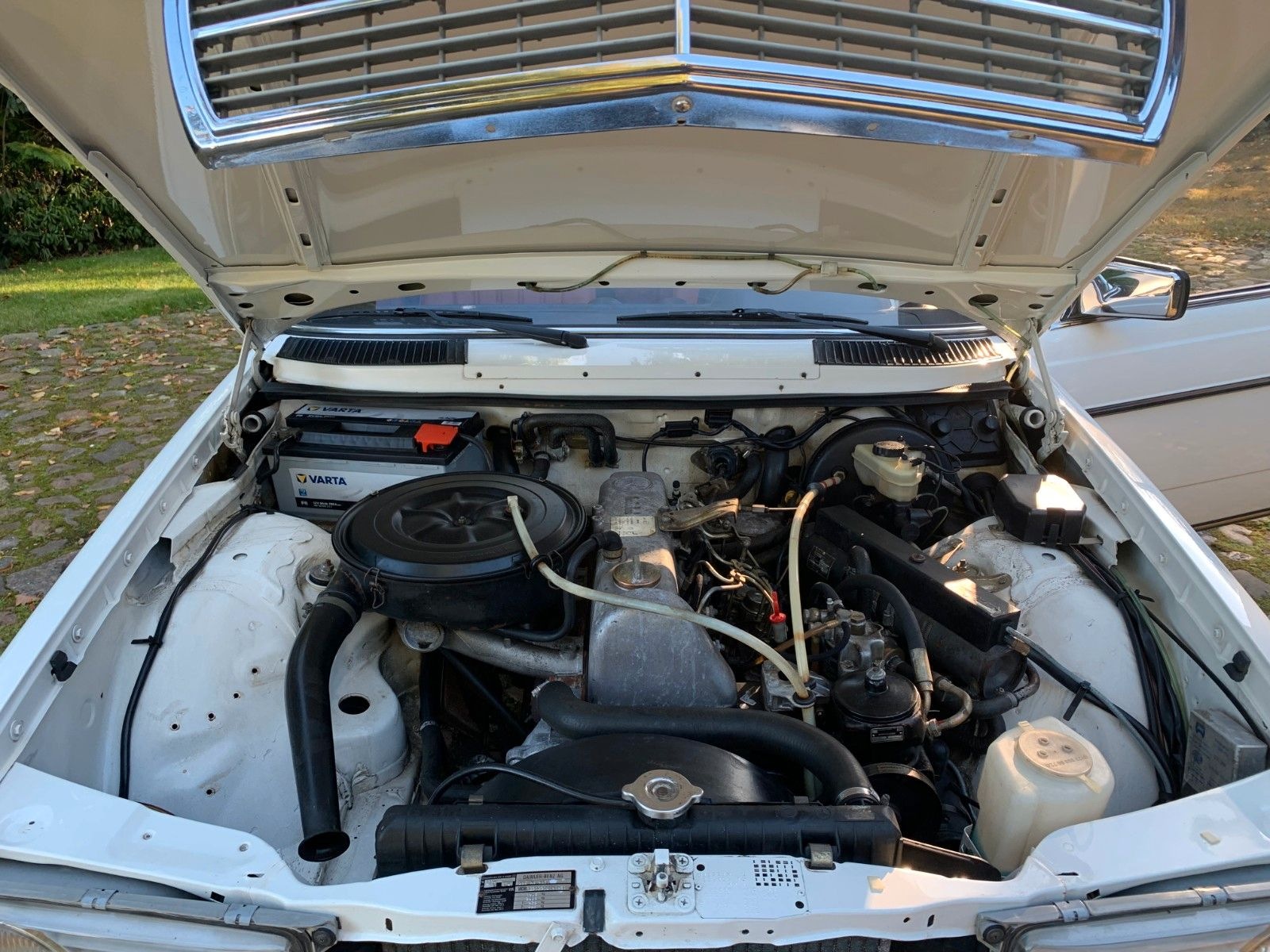 Mercedes-Benz W123 240D foto 13