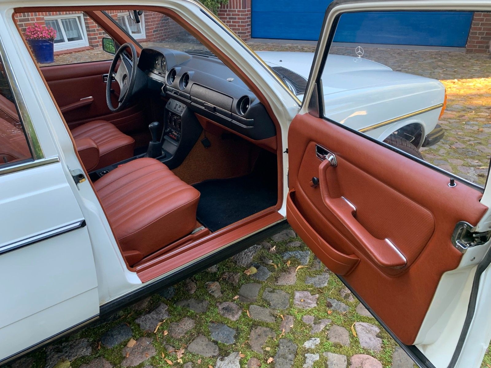 Mercedes-Benz W123 240D foto 8