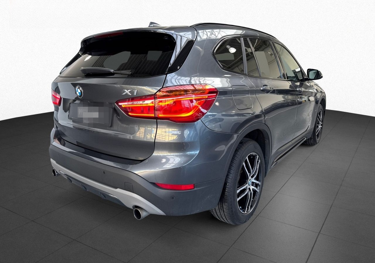 BMW X1 xDrive20i Sport Line Aut Kam,HiFi,LED,Navi,DA foto 5