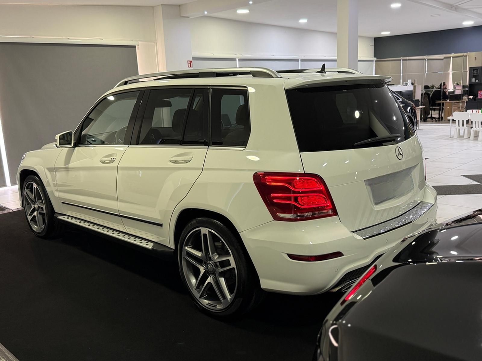 Mercedes-Benz GLK 350 4M AMG-Line *PANO*360*SPUR*DIST*H&K*LED* foto 12