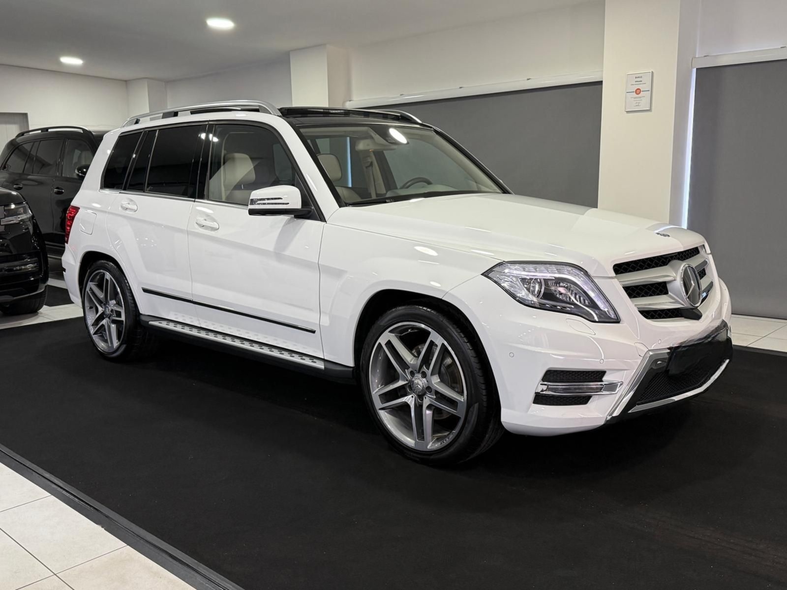 Mercedes-Benz GLK 350 4M AMG-Line *PANO*360*SPUR*DIST*H&K*LED* foto 3