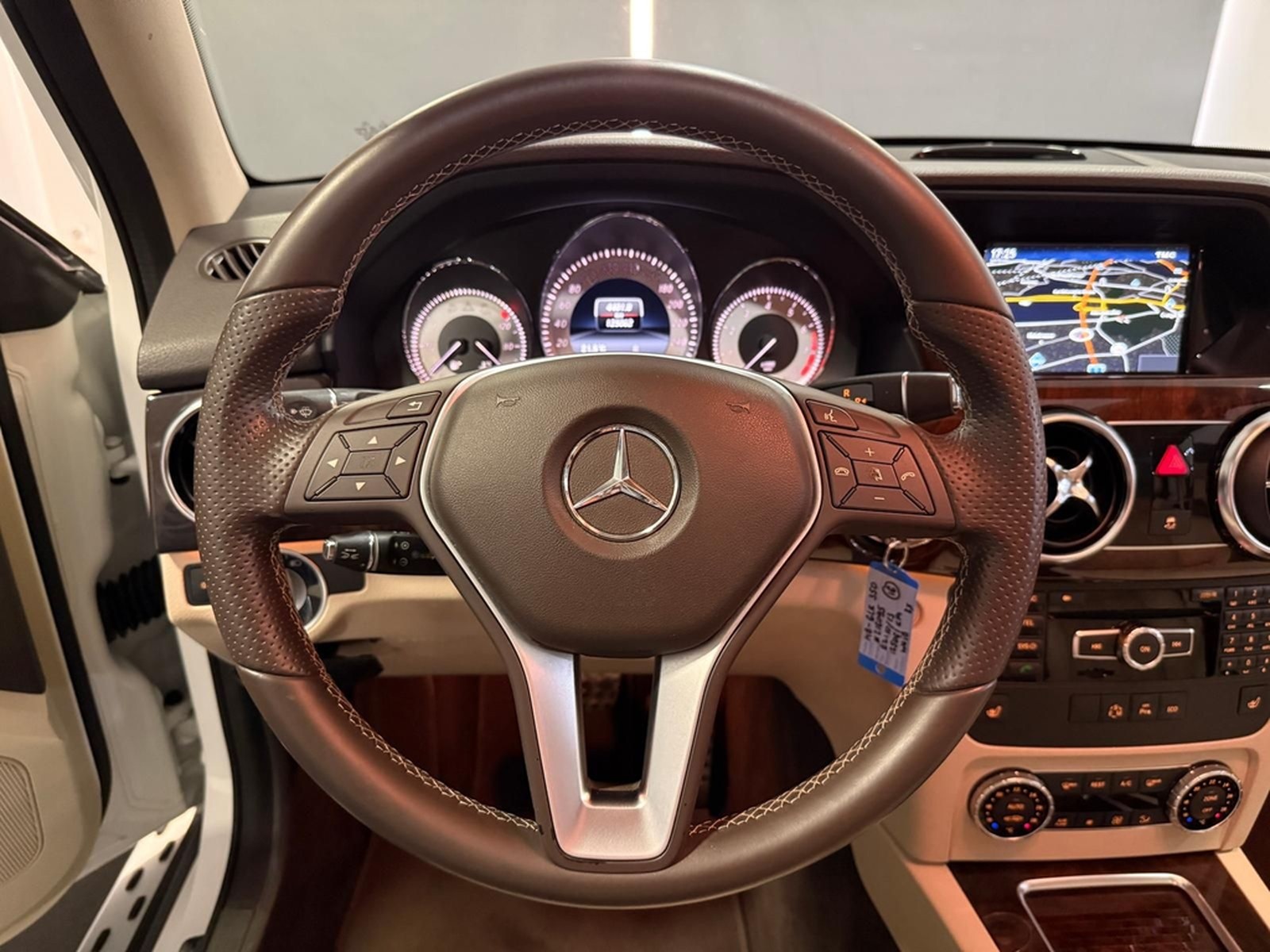 Mercedes-Benz GLK 350 4M AMG-Line *PANO*360*SPUR*DIST*H&K*LED* foto 28