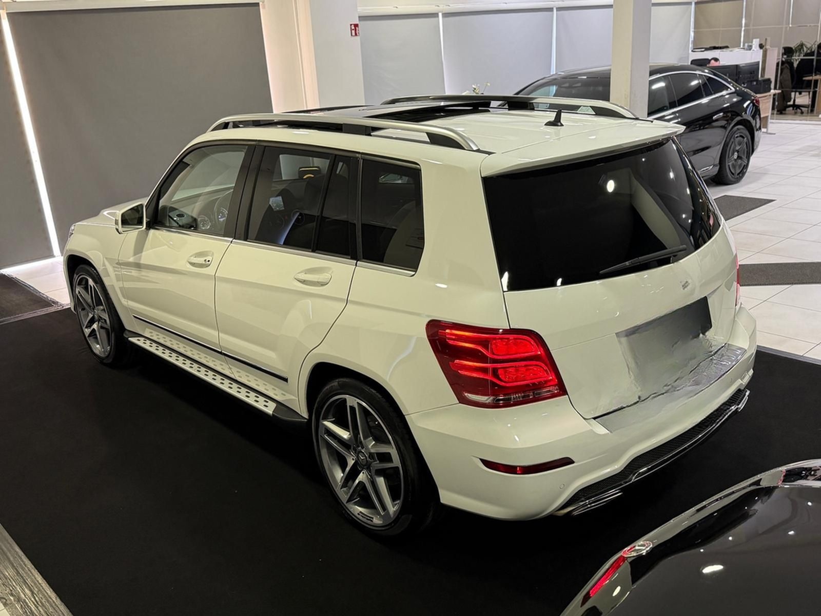 Mercedes-Benz GLK 350 4M AMG-Line *PANO*360*SPUR*DIST*H&K*LED* foto 7