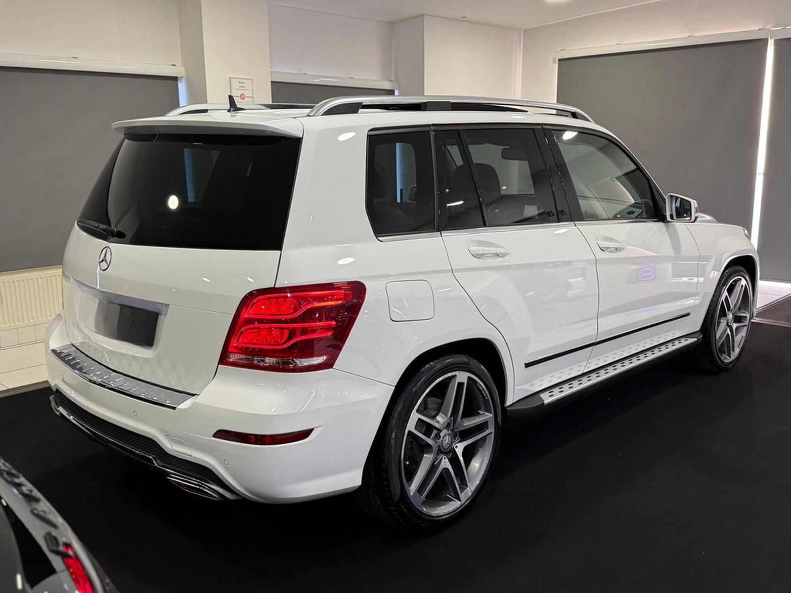 Mercedes-Benz GLK 350 4M AMG-Line *PANO*360*SPUR*DIST*H&K*LED* foto 9