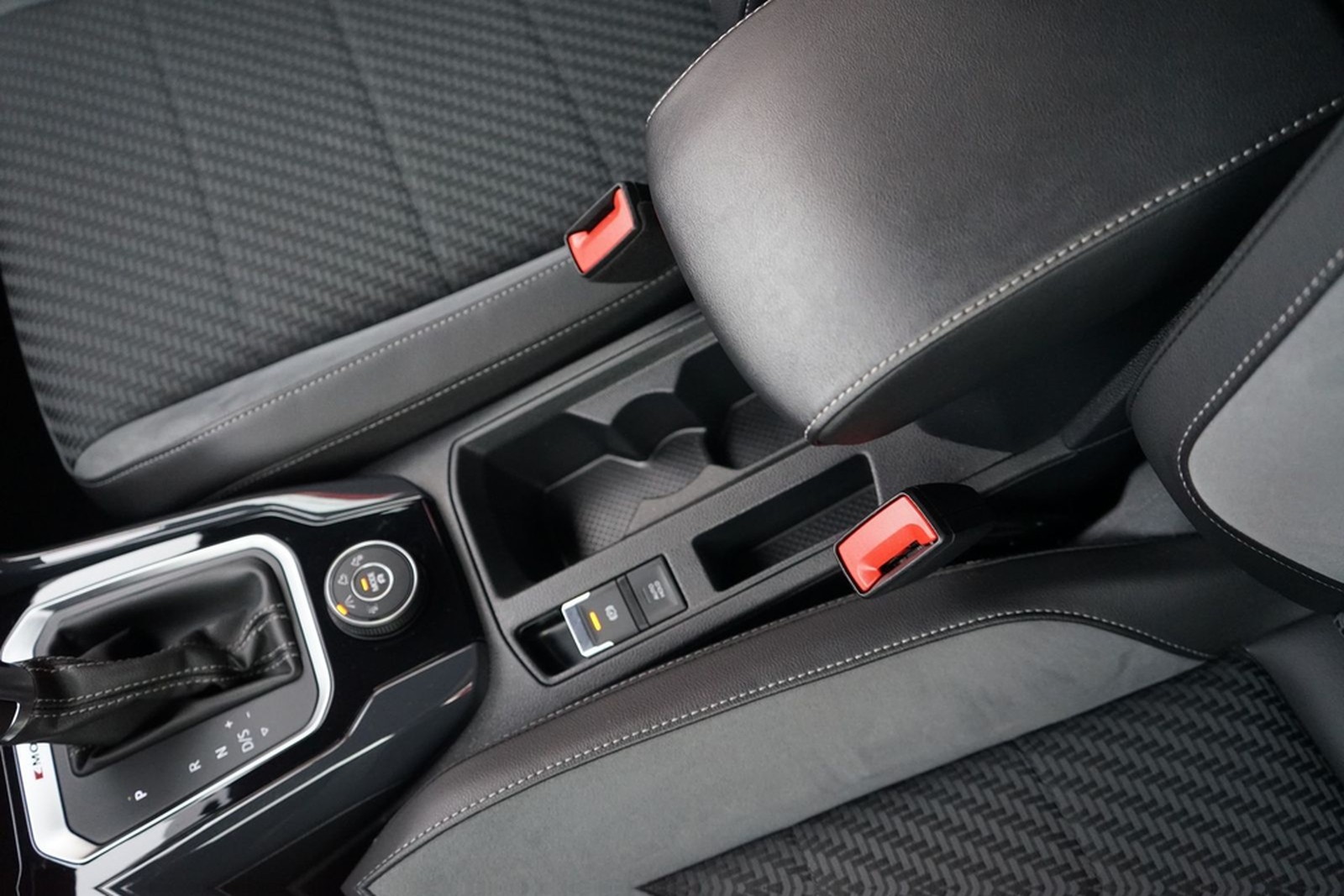 Volkswagen T-Roc 2.0 Sport R-Line 4Motion LED ACC AHK Navi foto 23