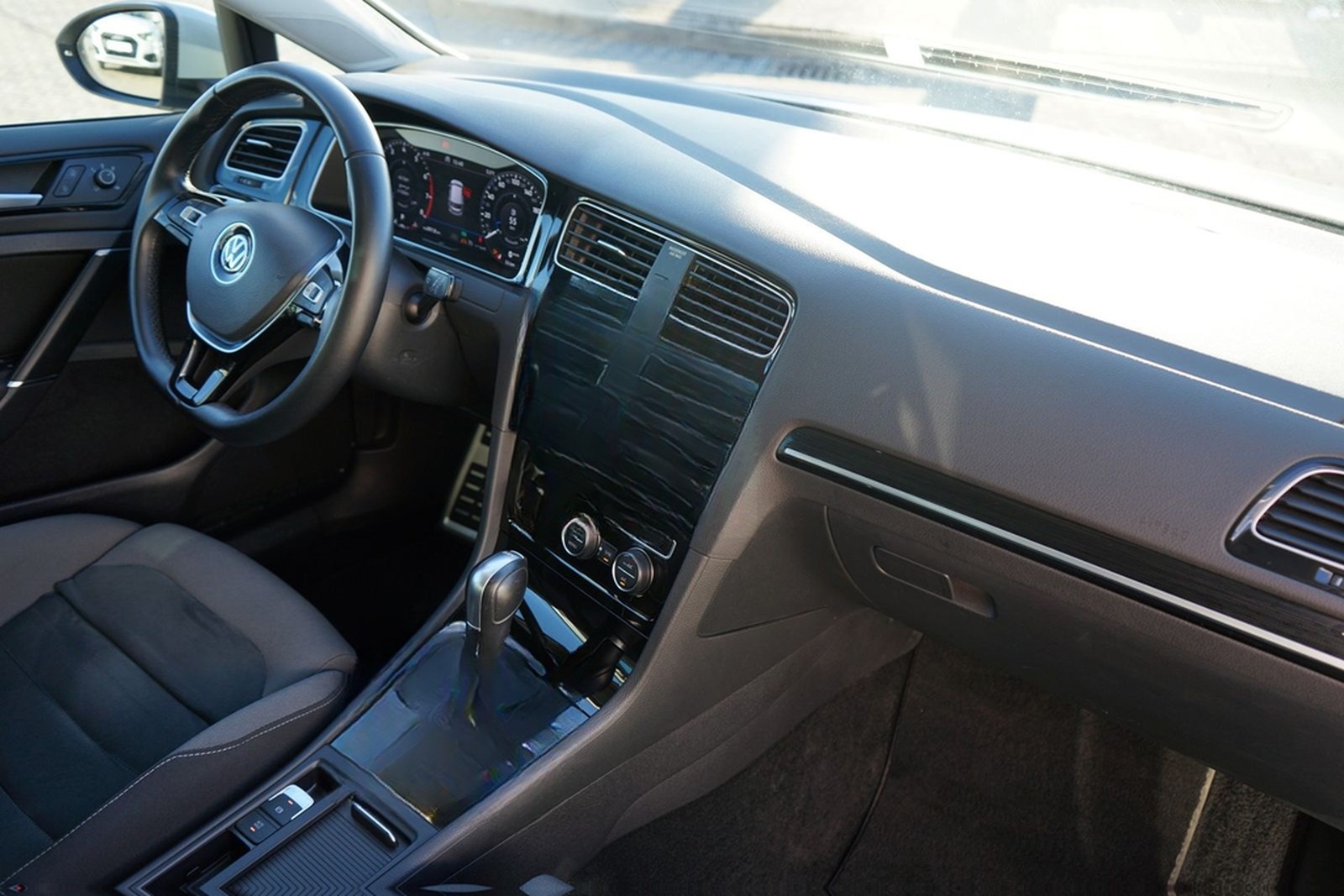 Volkswagen Golf VII 1.5 TSI Highline DSG LED Navi DAB ACC foto 34