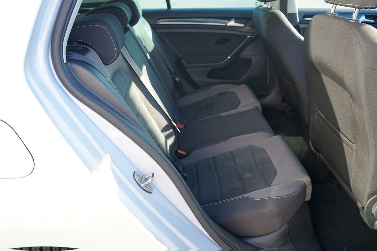 Volkswagen Golf VII 1.5 TSI Highline DSG LED Navi DAB ACC foto 35