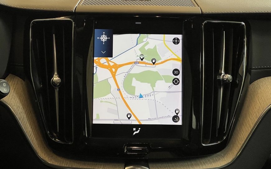 Volvo XC60 D4 Inscription Glasd Head-Up BLIS Kamera Le foto 15