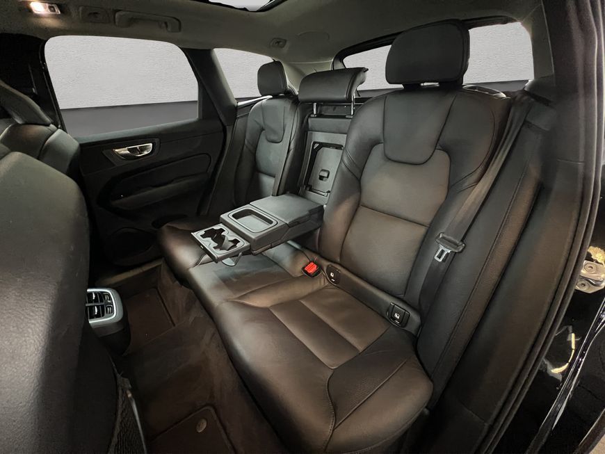 Volvo XC60 D4 Inscription Glasd Head-Up BLIS Kamera Le foto 18