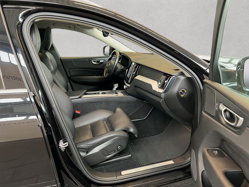 Volvo XC60 D4 Inscription Glasd Head-Up BLIS Kamera Le foto 19