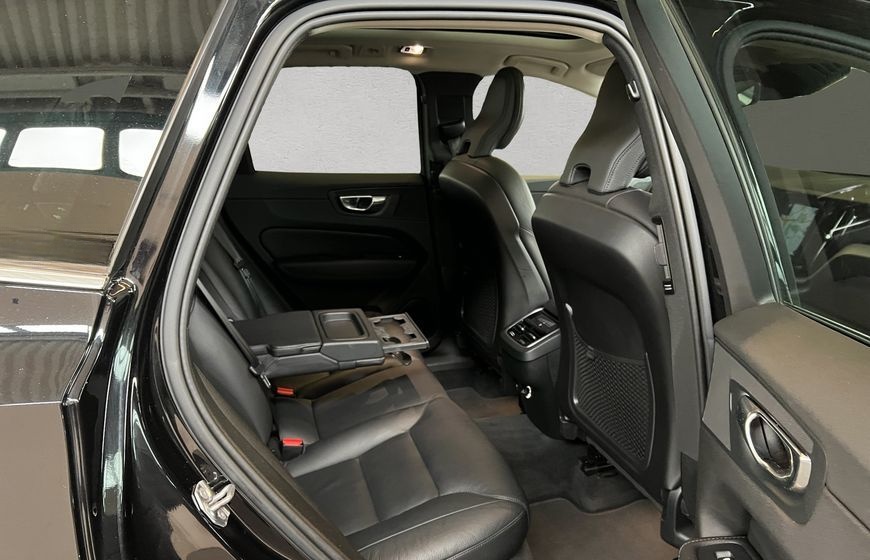 Volvo XC60 D4 Inscription Glasd Head-Up BLIS Kamera Le foto 21