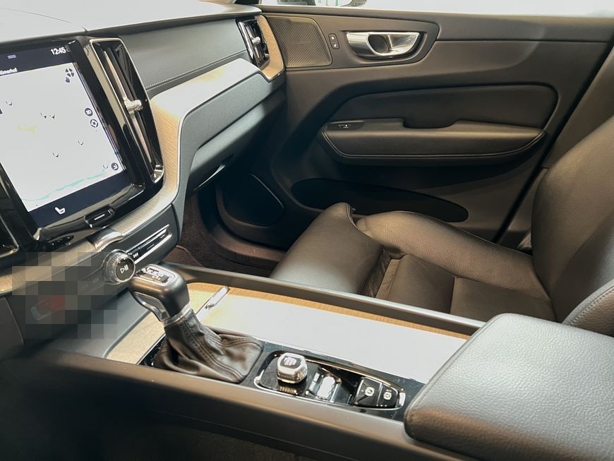 Volvo XC60 D4 Inscription Glasd Head-Up BLIS Kamera Le foto 25