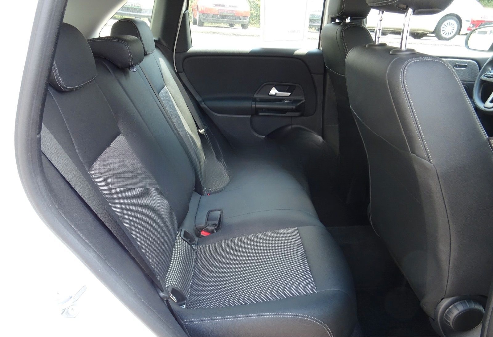 Mercedes-Benz B 180 #SHZ #NAVI #PDC #Business-Paket #1.Hand foto 10