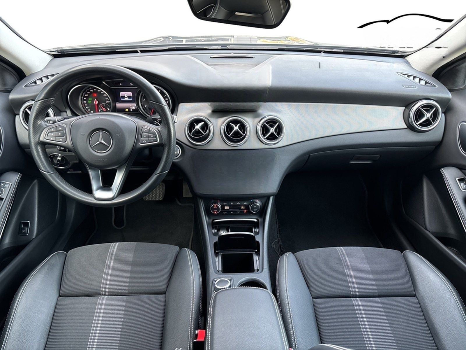 Mercedes-Benz GLA 200 Urban foto 9
