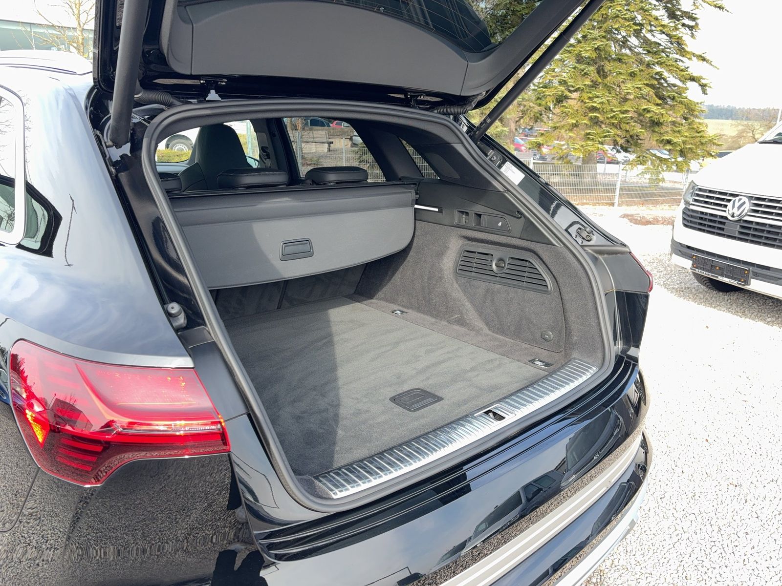 Audi e-tron S quattro 370kW Kamera/Matrix/Pano/AHK foto 18