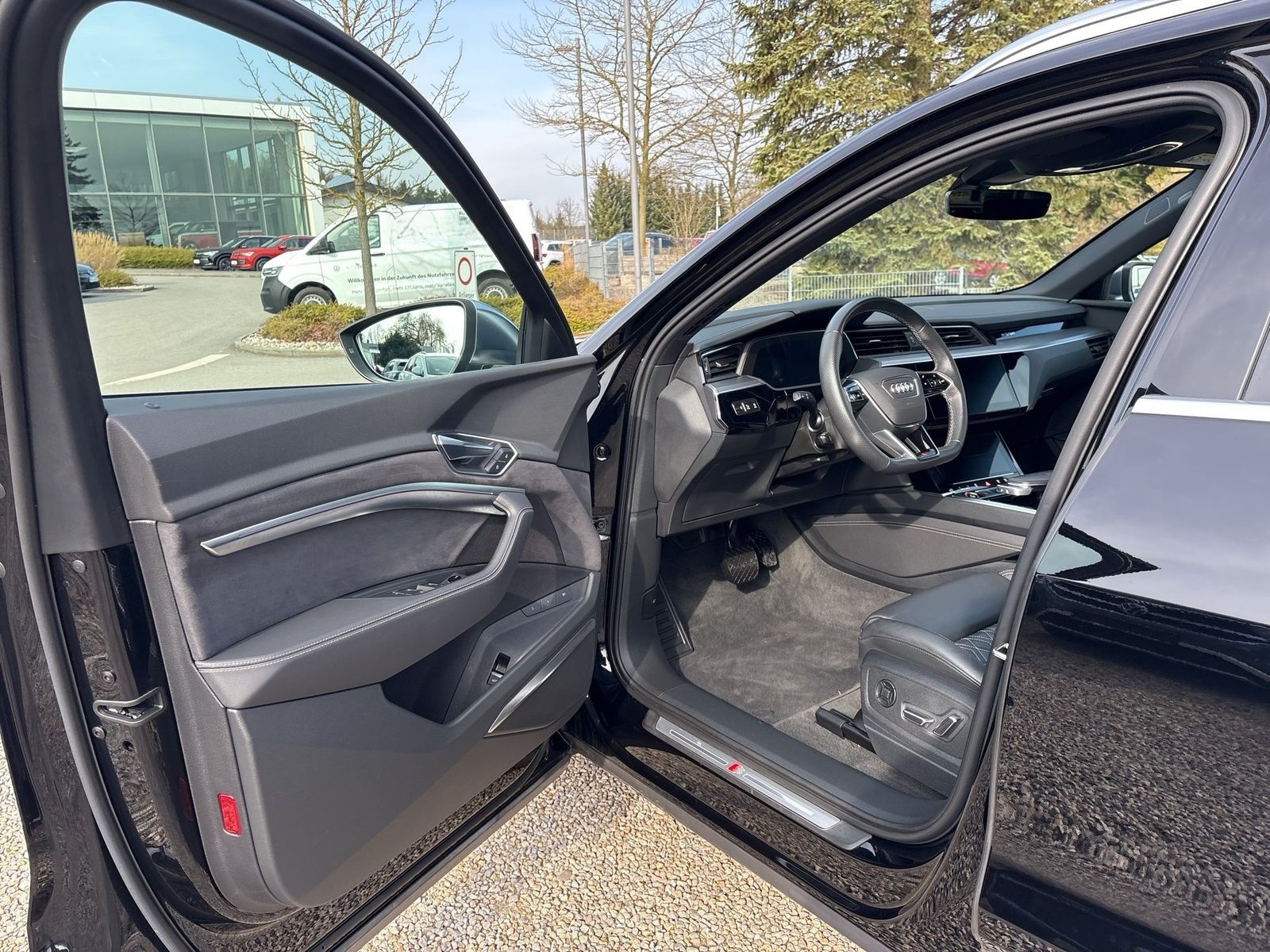 Audi e-tron S quattro 370kW Kamera/Matrix/Pano/AHK foto 21
