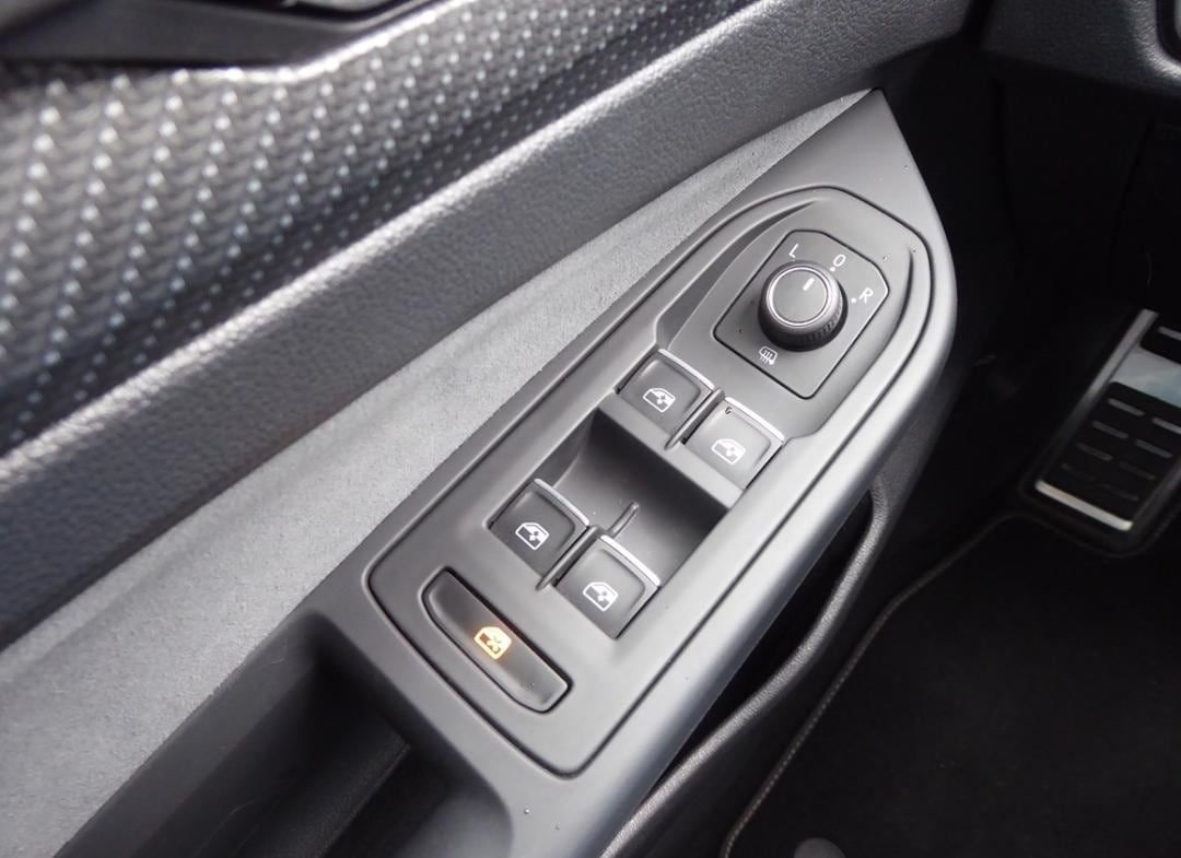 Volkswagen Golf Variant R-Line 2.0 TDI foto 14