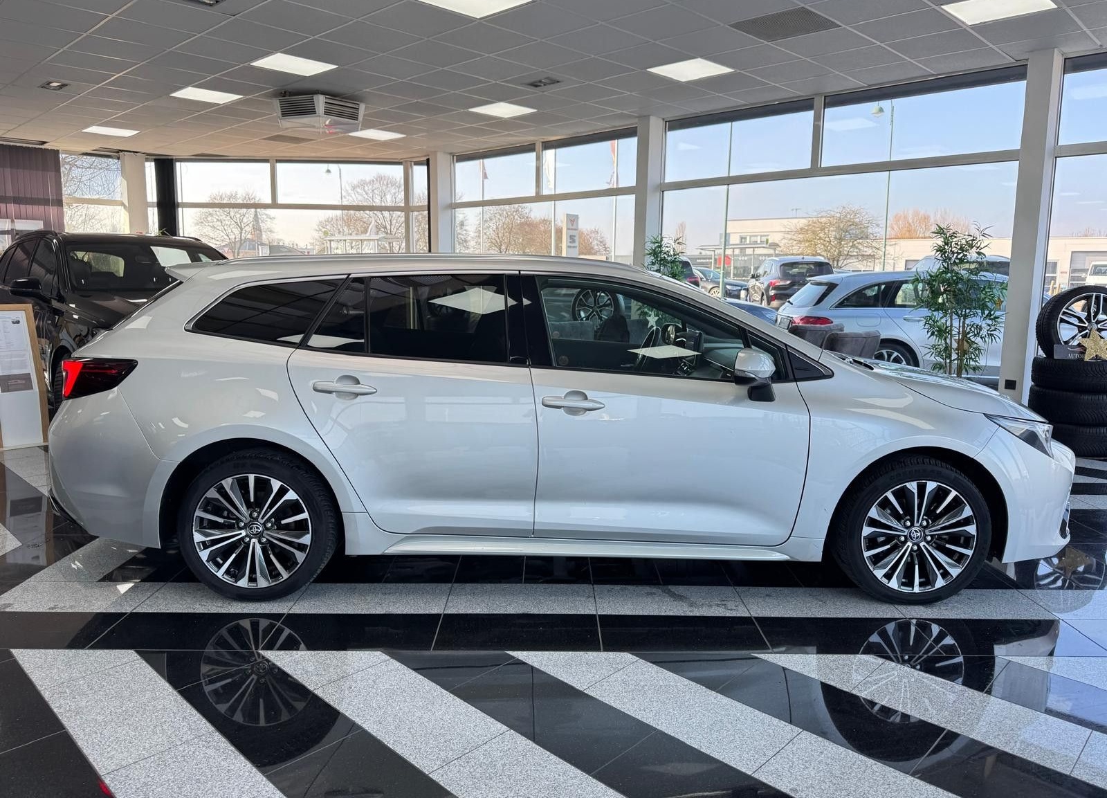 Toyota Corolla 1.8 Touring Sports Hybrid TeamD"SPUR ASS foto 9