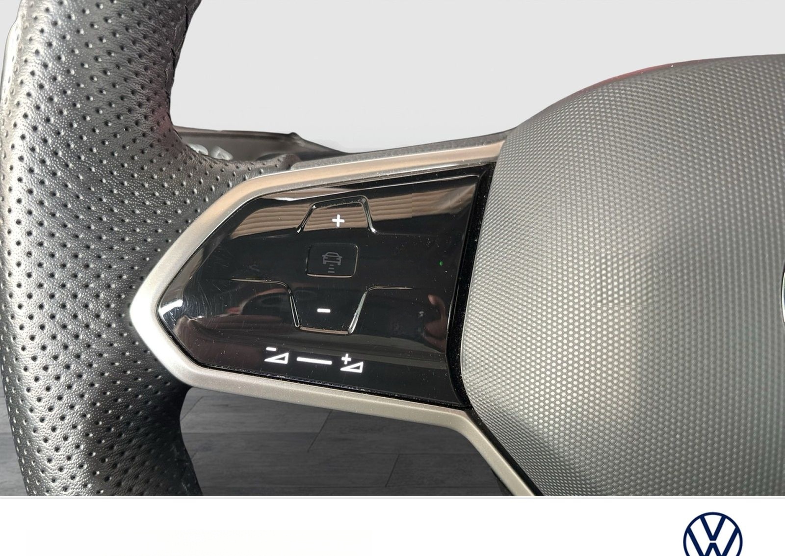 Volkswagen Golf VIII 1.5 eTSI R-LINE VIRTUALCOCKPIT CARPLAY foto 15
