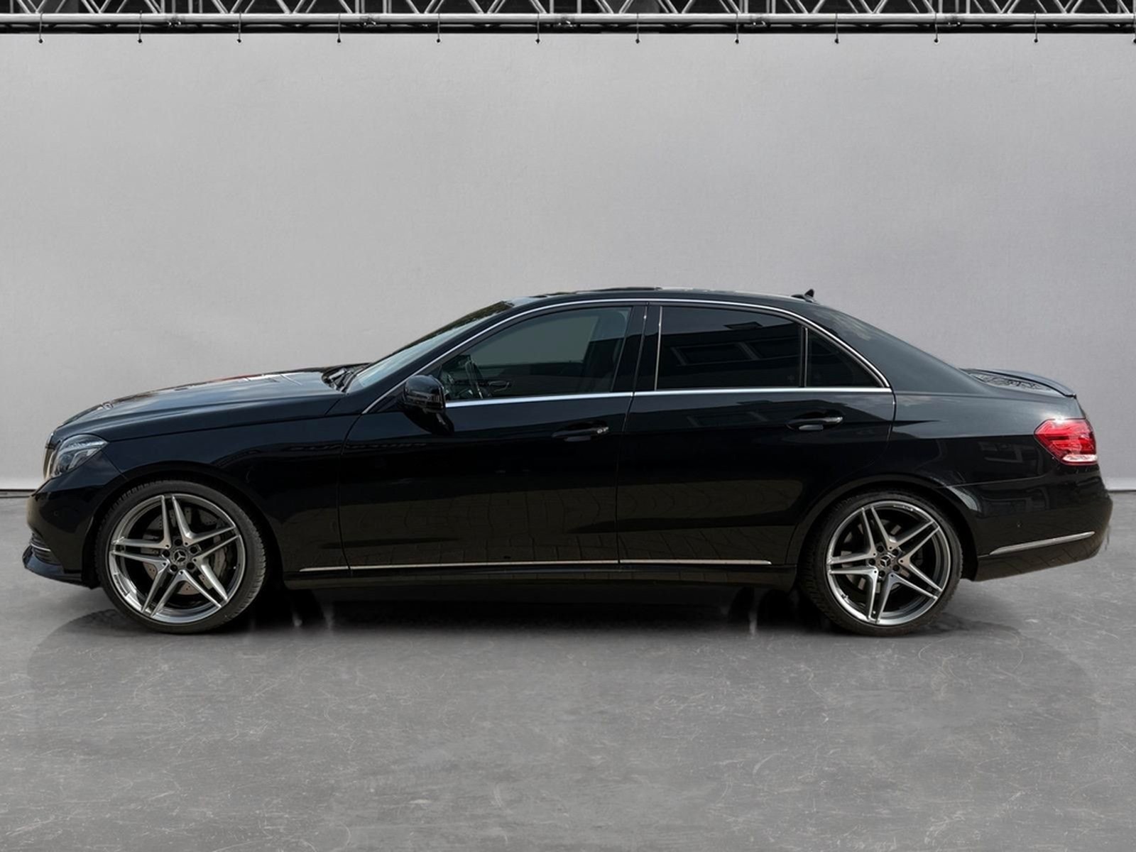Mercedes-Benz E 500 V8/NAVI/SITZH/H&K/4MATIC foto 2