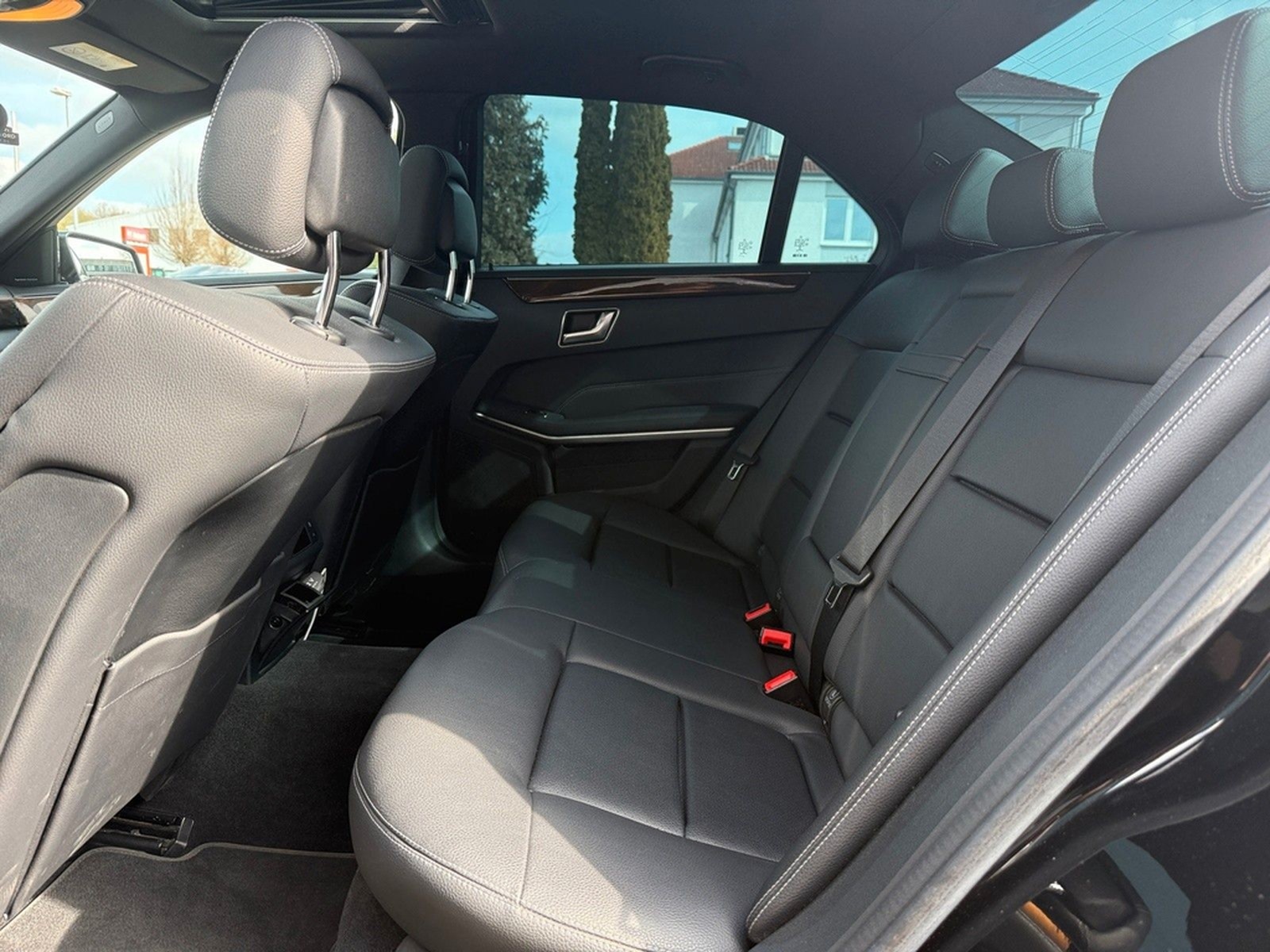Mercedes-Benz E 500 V8/NAVI/SITZH/H&K/4MATIC foto 15