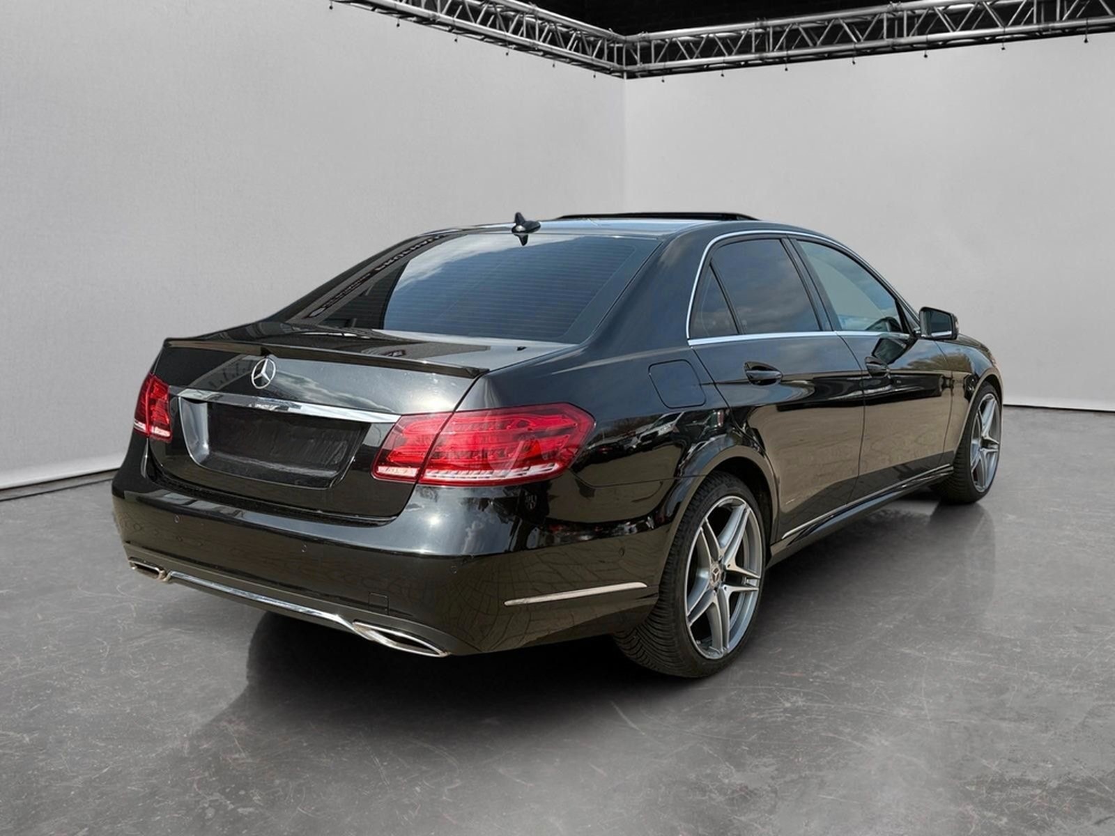 Mercedes-Benz E 500 V8/NAVI/SITZH/H&K/4MATIC foto 5