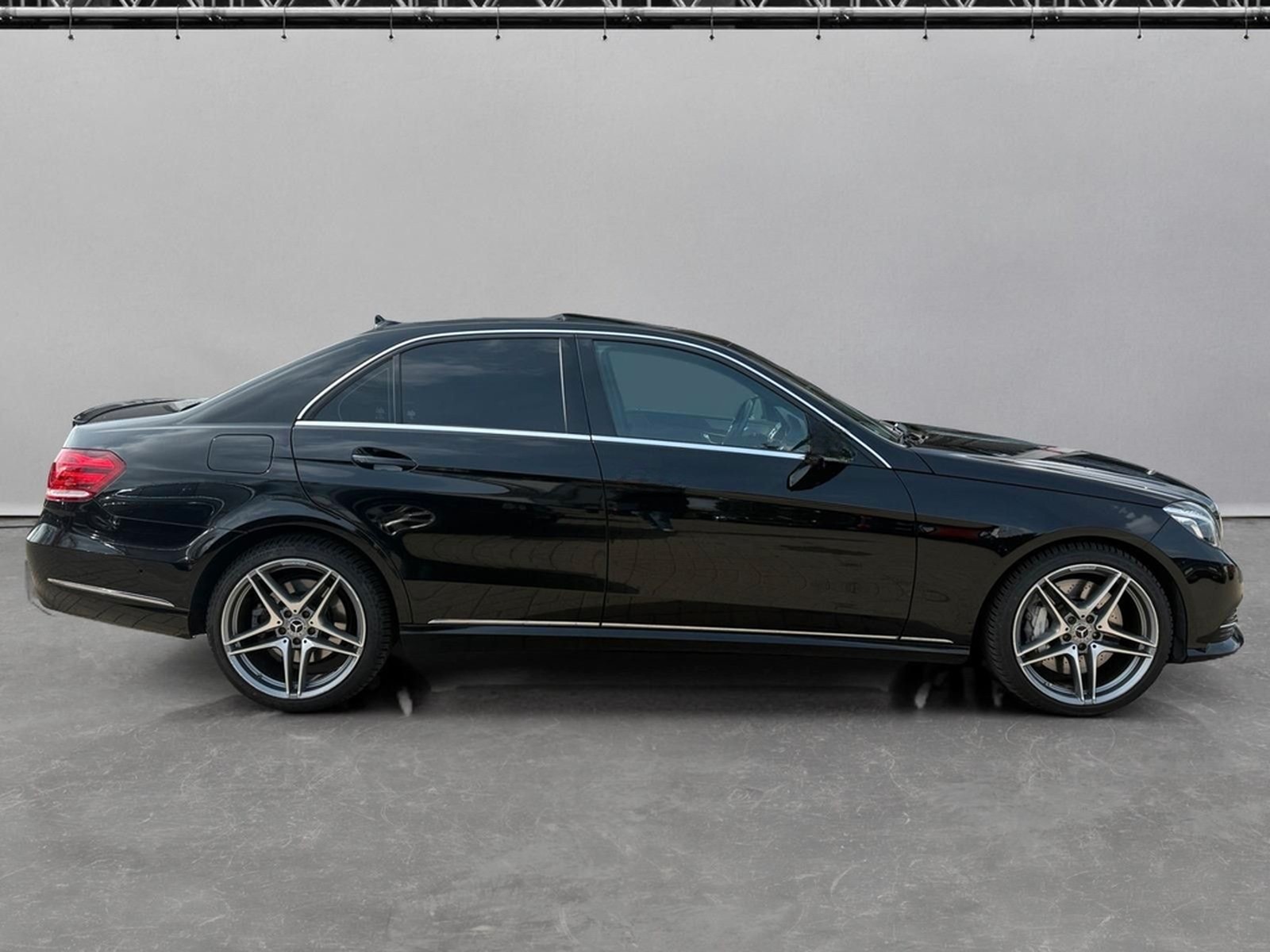 Mercedes-Benz E 500 V8/NAVI/SITZH/H&K/4MATIC foto 6