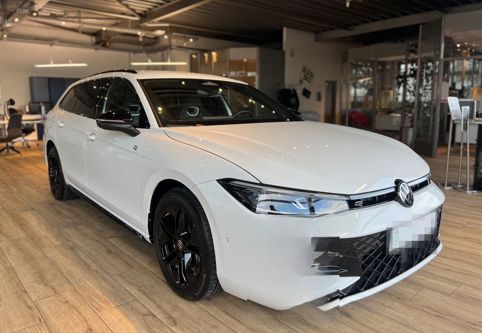 Volkswagen Passat 1.5 TSI eHybrid/R-Line/IQ LIGHT/AHK/H&K foto 2