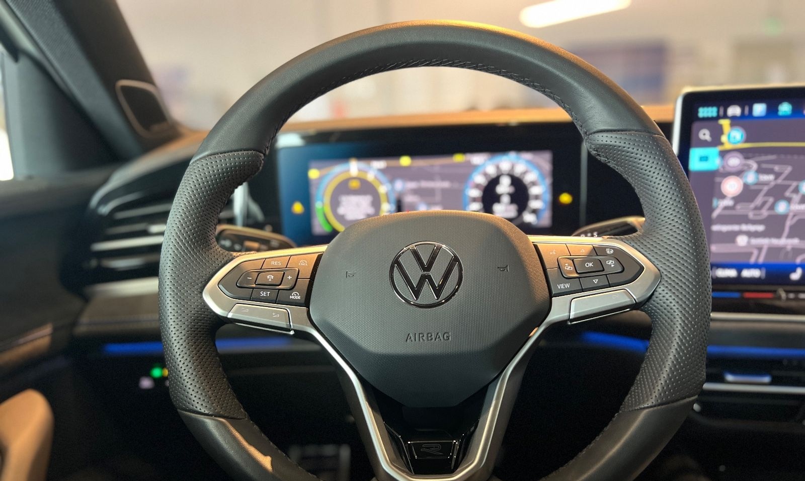 Volkswagen Passat 1.5 TSI eHybrid/R-Line/IQ LIGHT/AHK/H&K foto 25
