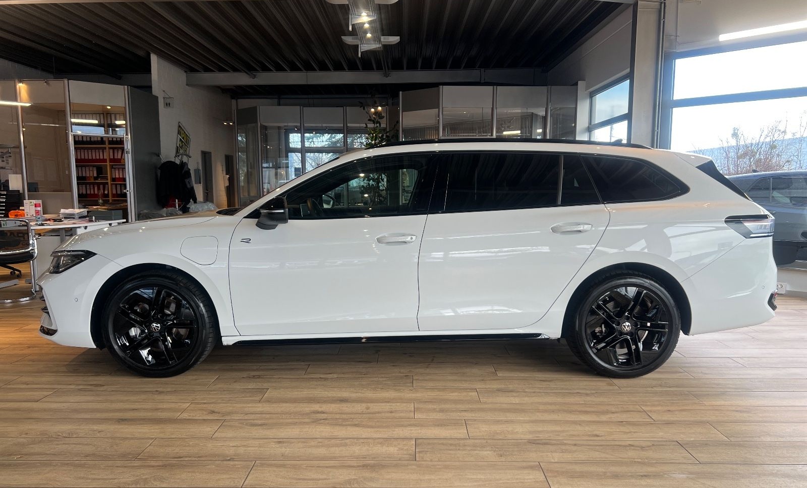 Volkswagen Passat 1.5 TSI eHybrid/R-Line/IQ LIGHT/AHK/H&K foto 8