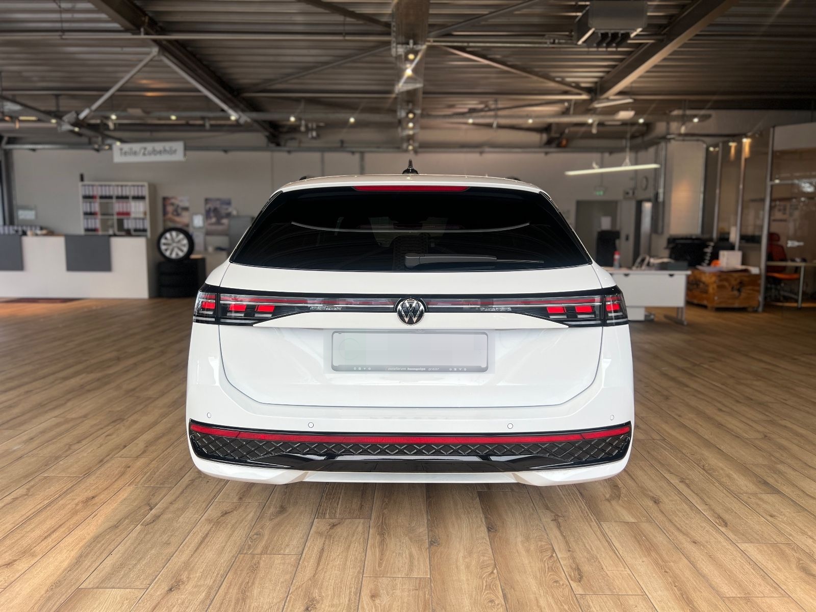 Volkswagen Passat 1.5 TSI eHybrid/R-Line/IQ LIGHT/AHK/H&K foto 10