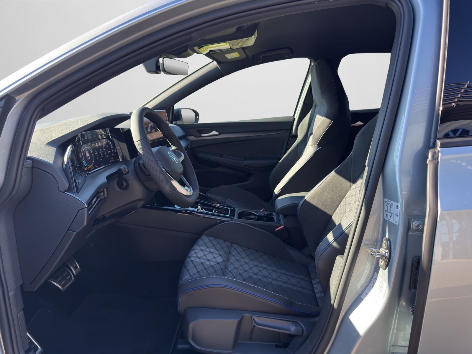 Volkswagen Golf R-Line 1,5 l eTSI OPF 110 kW (150 PS) 7-Gan foto 12