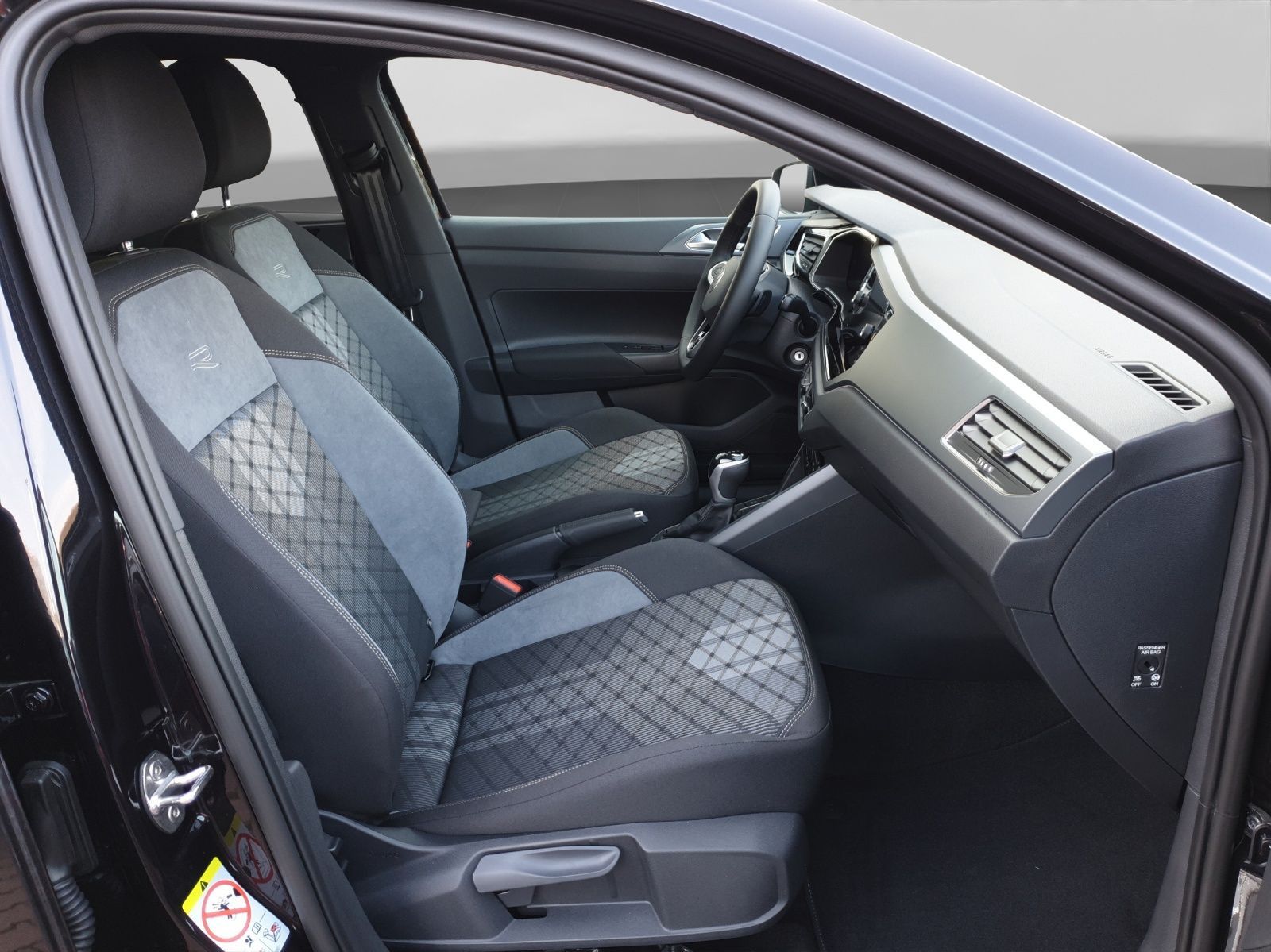 Volkswagen Polo 1.0 TSI DSG R-LINE LM17 KAMERA LED ACC foto 4