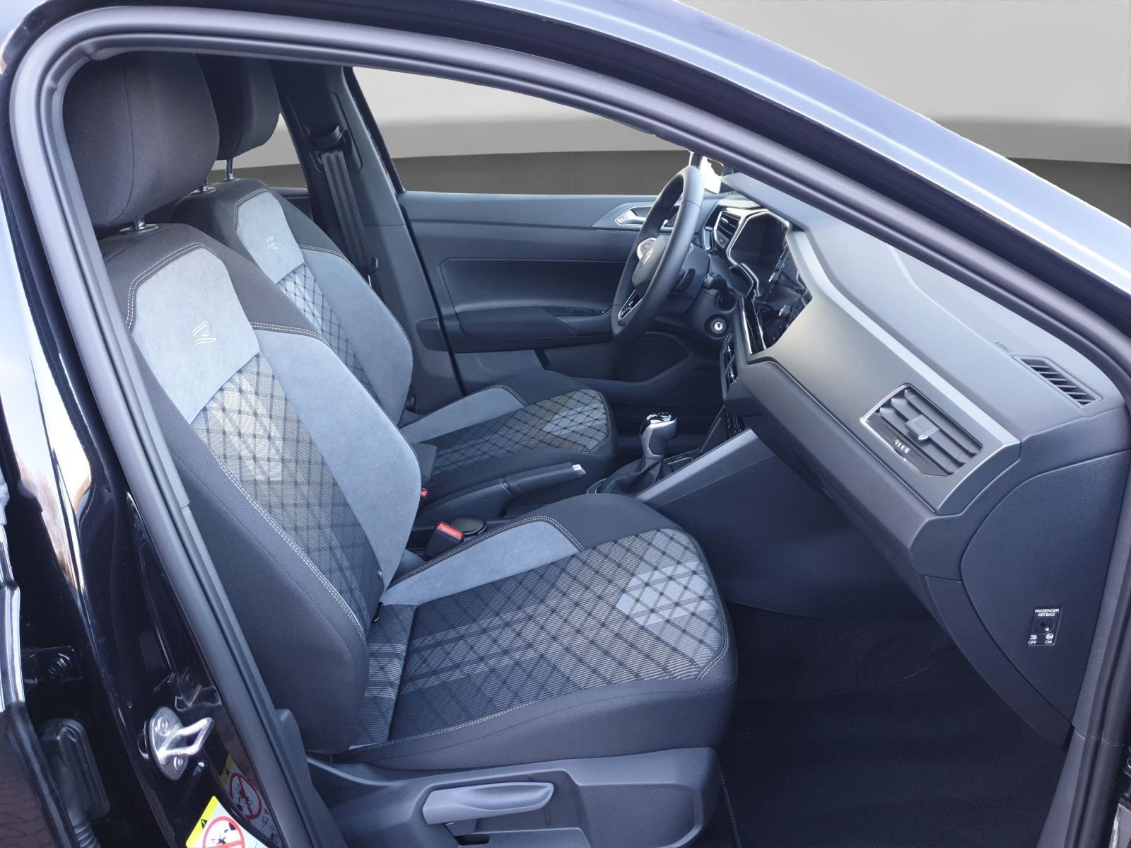 Volkswagen Polo 1.0 TSI DSG R-LINE LM17 KAMERA LED ACC foto 4