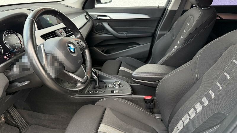 BMW X1 sDrive18i A AHK/NAVI/ParkAssi/TEMP/SH/S-SITZE foto 8
